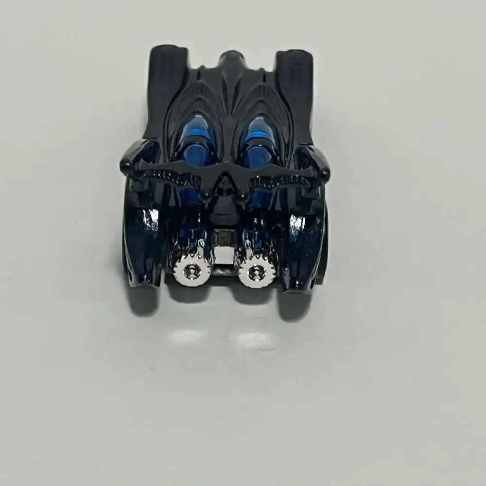 Hot Wheels Batmobile B3540 DC Comics 2004 Diecast Car